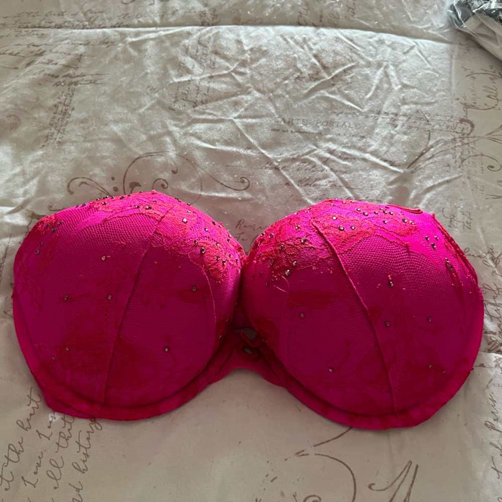Victoria’s secret bombshell bra 34D